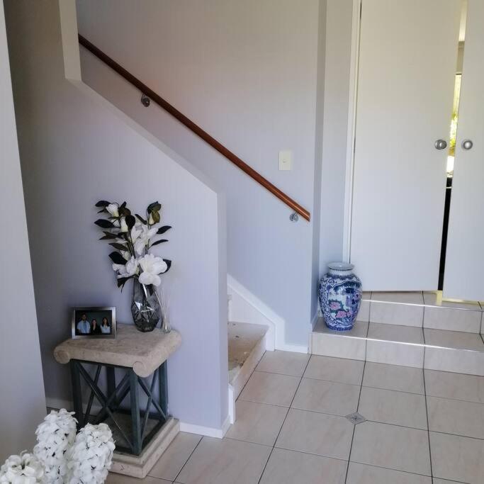 Double Room With Shared Bathroom Оукланд Екстериор снимка