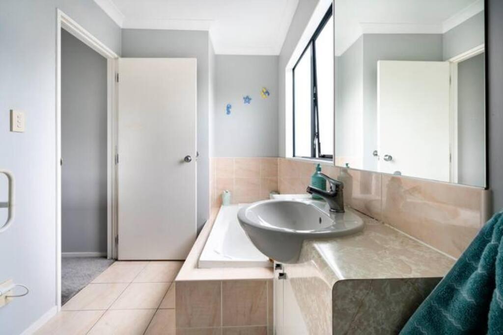 Double Room With Shared Bathroom Оукланд Екстериор снимка